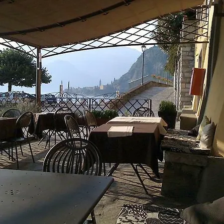 아파트 Fiumelatte Sleeps 4 Air Con Wifi T802386 *