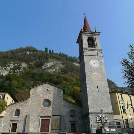 Fiumelatte Sleeps 4 Air Con Wifi T802386 Appartamento *