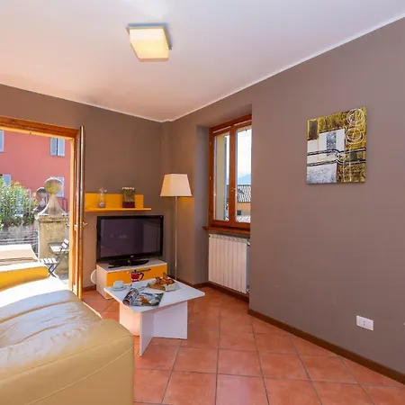 Fiumelatte Sleeps 4 Air Con Wifi T802386 Appartamento